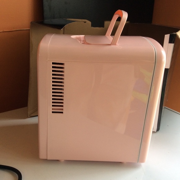 Retro Pink Portable mini fridge - Picture 5 of 8